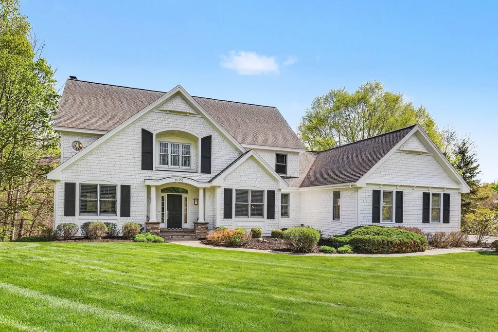 1670 Flowers Crossing Drive NE Grand Rapids Charter Township MI 49525