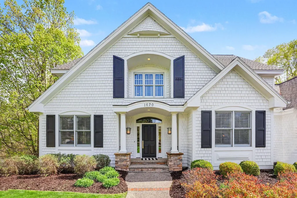 1670 Flowers Crossing Drive NE Grand Rapids Charter Township MI 49525