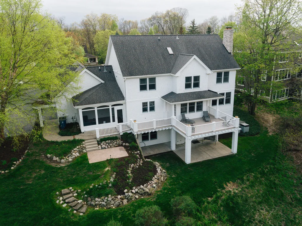 1670 Flowers Crossing Drive NE Grand Rapids Charter Township MI 49525