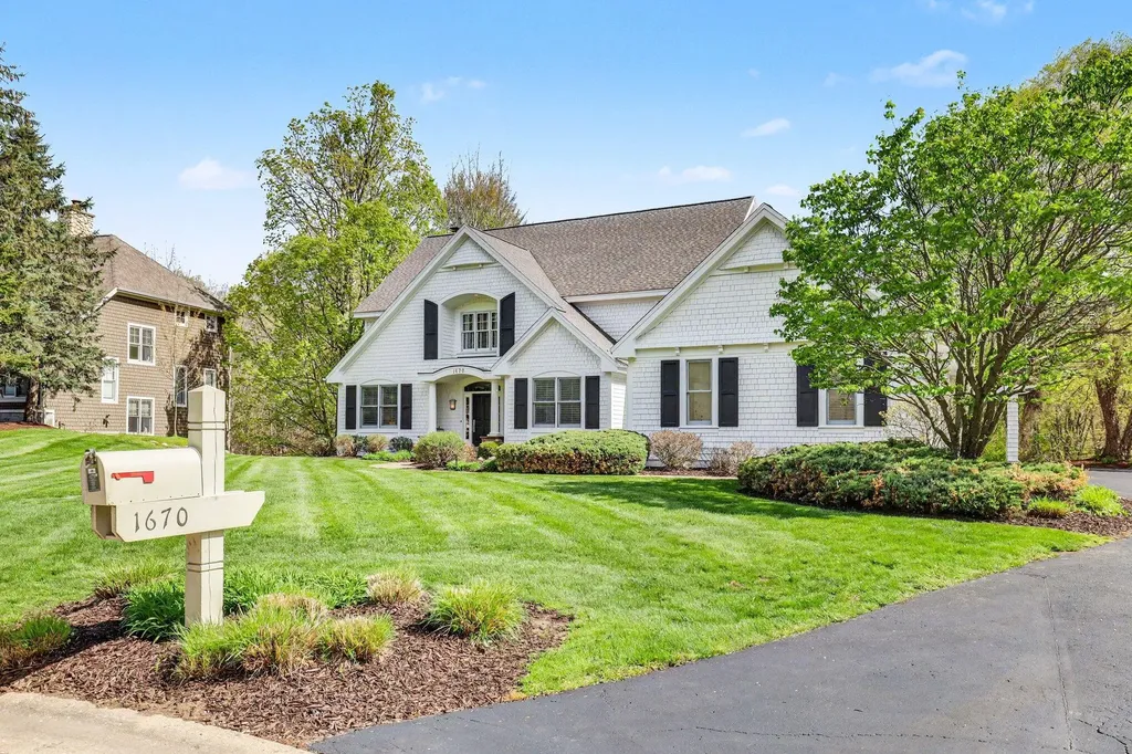 1670 Flowers Crossing Drive NE Grand Rapids Charter Township MI 49525