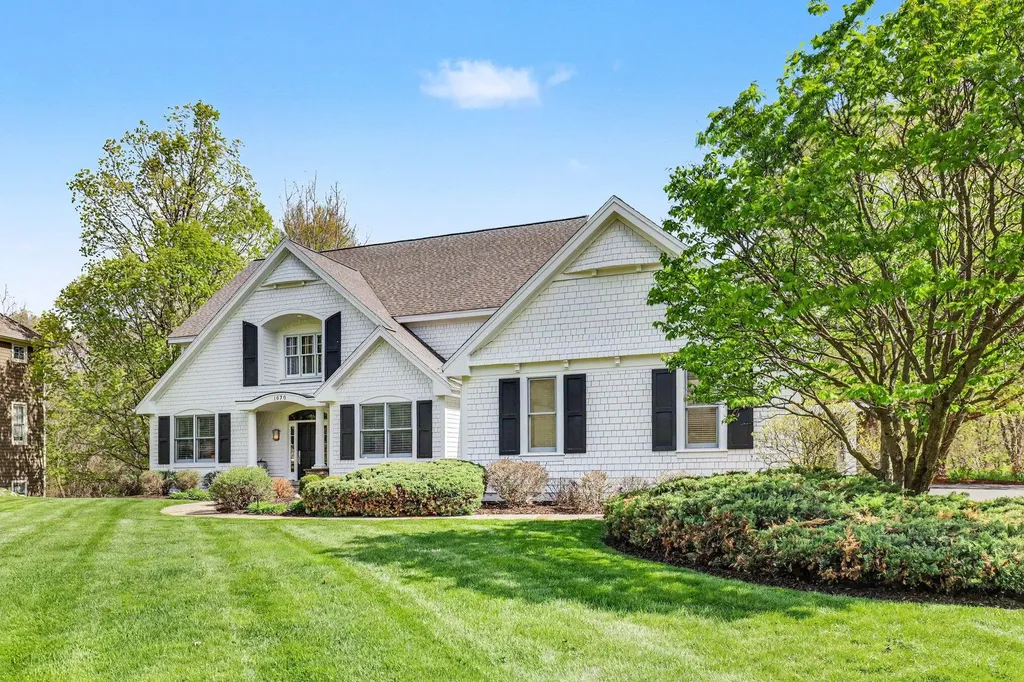 1670 Flowers Crossing Drive NE Grand Rapids Charter Township MI 49525