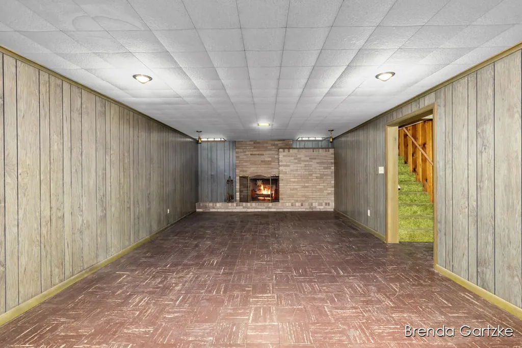 1012 Northlawn Street NE Grand Rapids City MI 49505