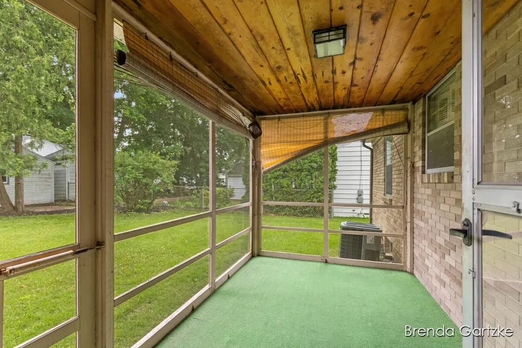 1012 Northlawn Street NE Grand Rapids City MI 49505