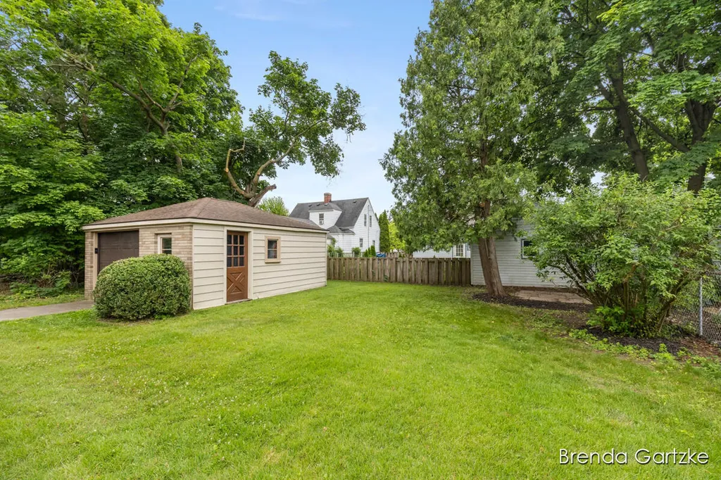 1012 Northlawn Street NE Grand Rapids City MI 49505