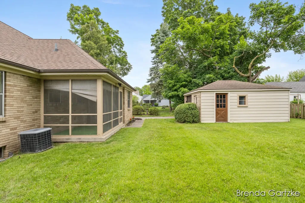1012 Northlawn Street NE Grand Rapids City MI 49505