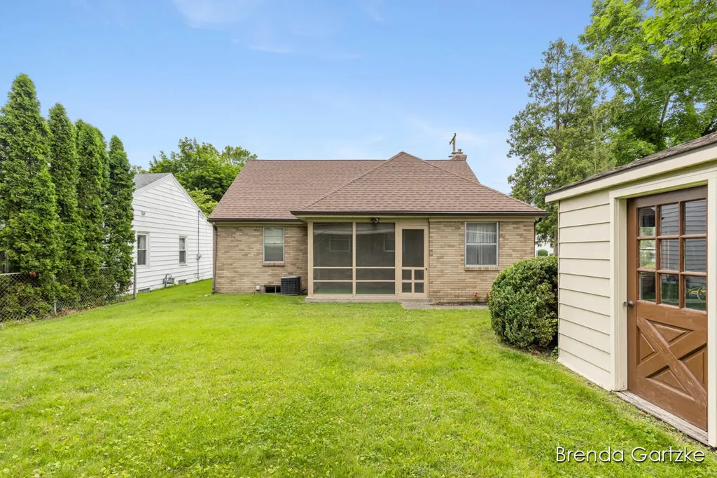 1012 Northlawn Street NE Grand Rapids City MI 49505