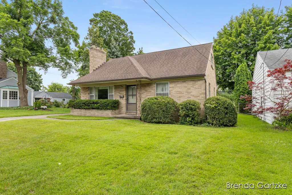 1012 Northlawn Street NE Grand Rapids City MI 49505