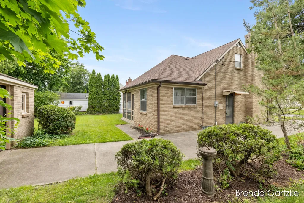 1012 Northlawn Street NE Grand Rapids City MI 49505