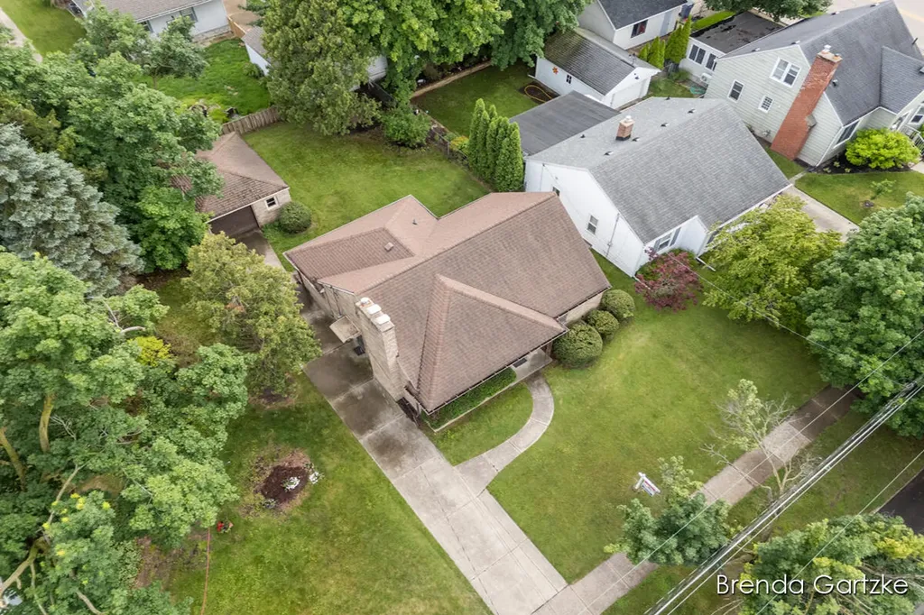 1012 Northlawn Street NE Grand Rapids City MI 49505