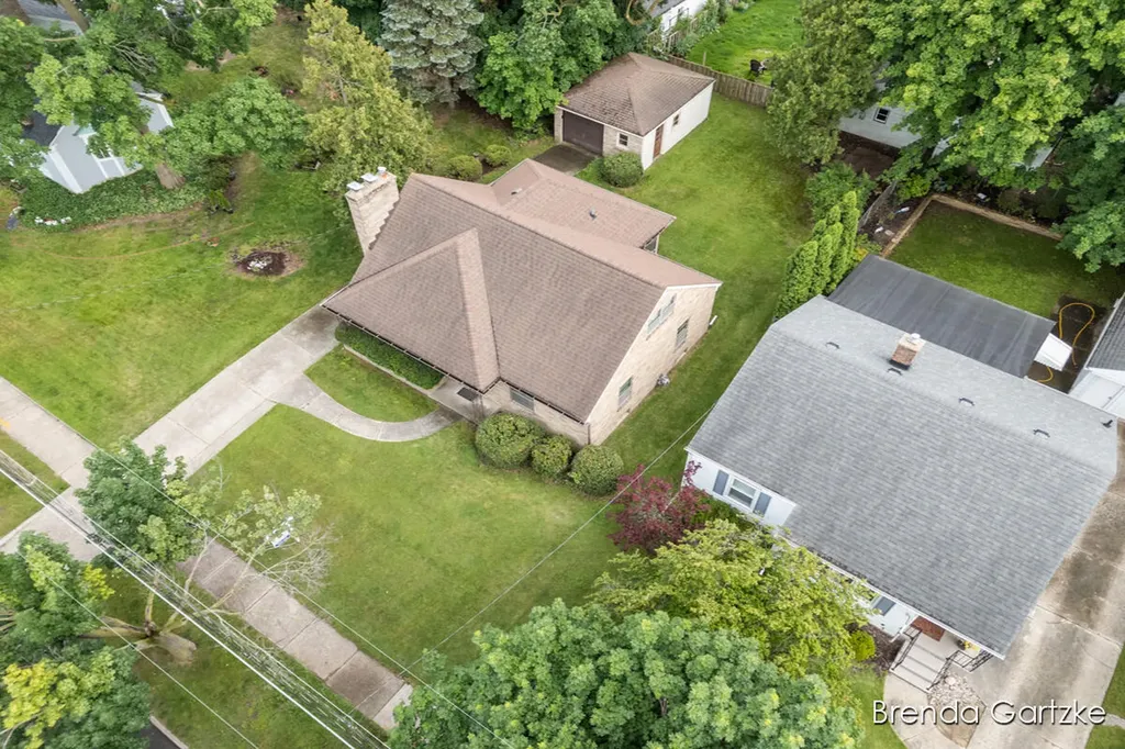 1012 Northlawn Street NE Grand Rapids City MI 49505