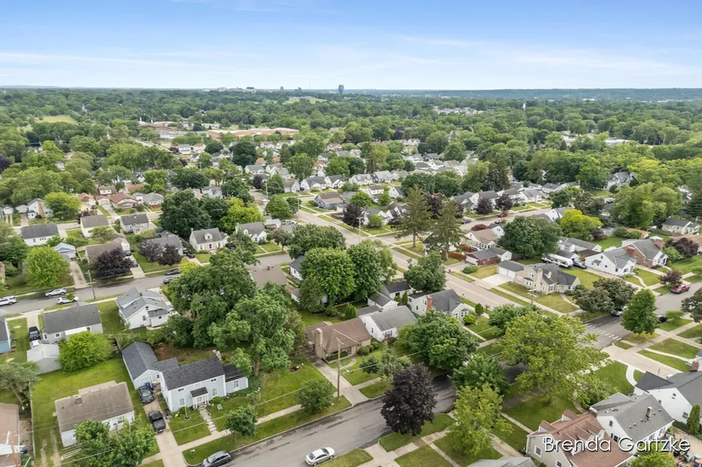 1012 Northlawn Street NE Grand Rapids City MI 49505