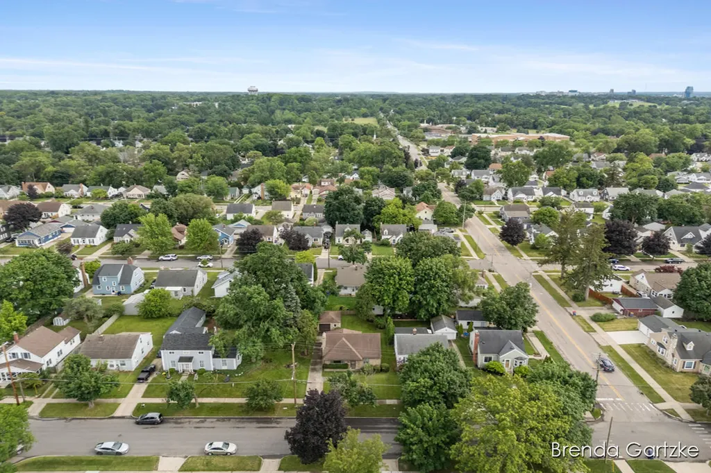 1012 Northlawn Street NE Grand Rapids City MI 49505