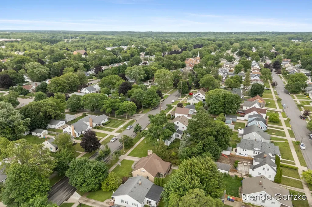 1012 Northlawn Street NE Grand Rapids City MI 49505
