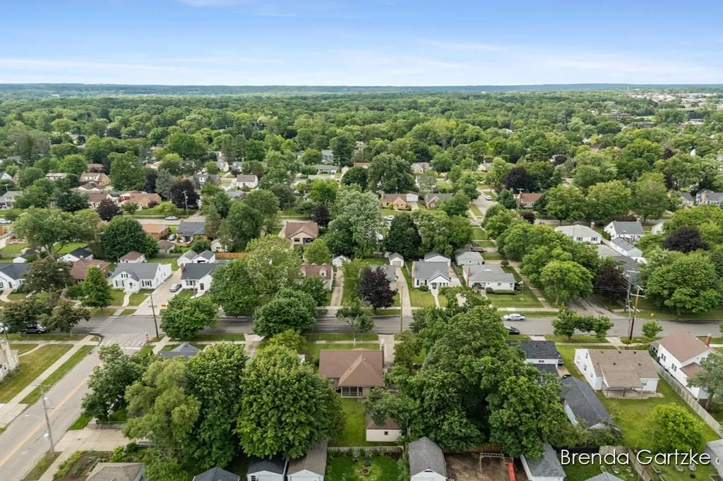 1012 Northlawn Street NE Grand Rapids City MI 49505