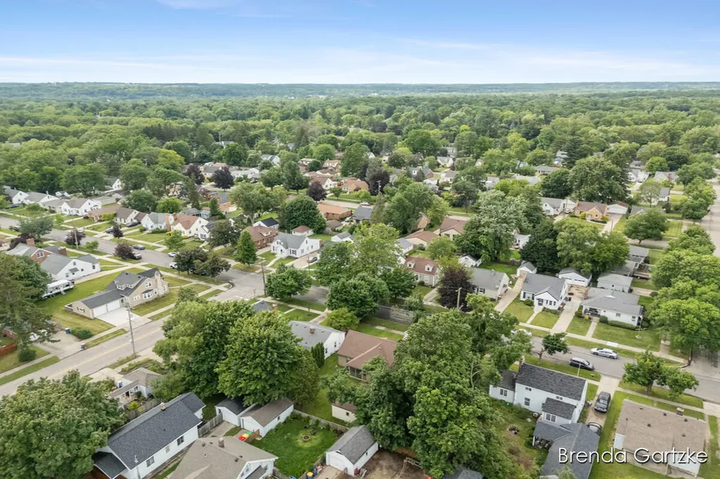 1012 Northlawn Street NE Grand Rapids City MI 49505