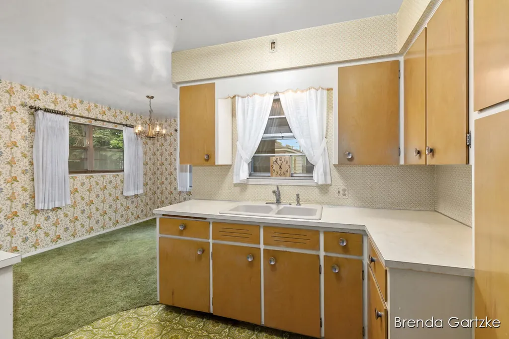 1012 Northlawn Street NE Grand Rapids City MI 49505