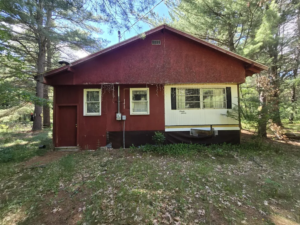 2637 S Jenny Circle Cherry Valley Township MI 49304