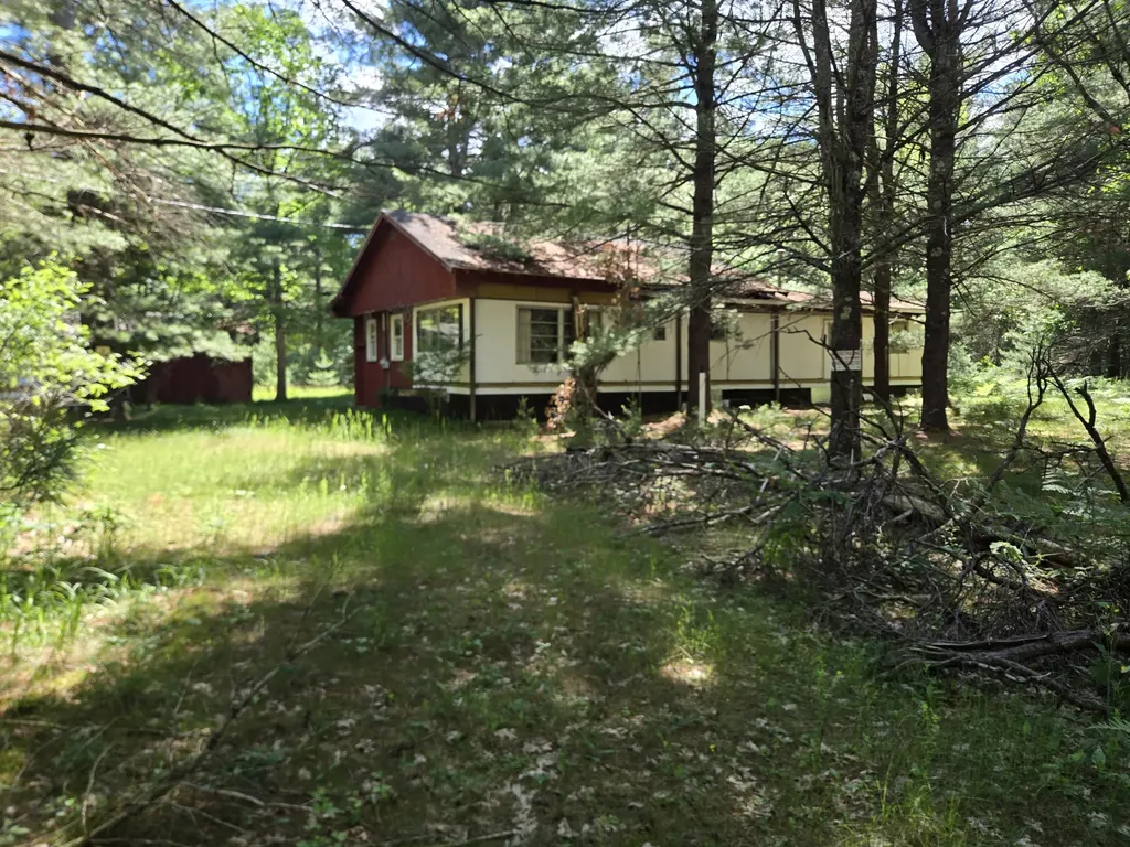 2637 S Jenny Circle Cherry Valley Township MI 49304