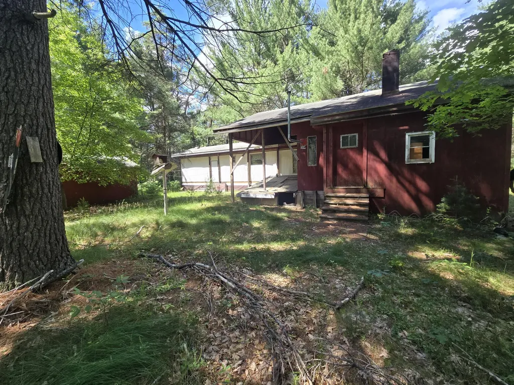 2637 S Jenny Circle Cherry Valley Township MI 49304