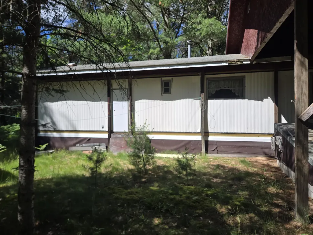 2637 S Jenny Circle Cherry Valley Township MI 49304