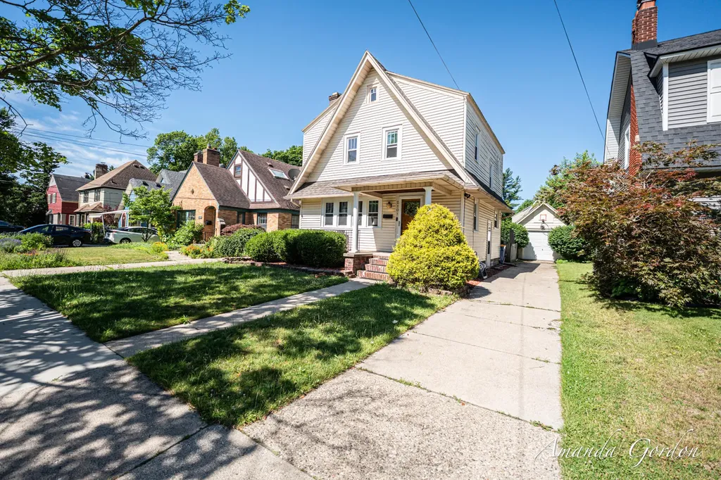 2101 Paris Avenue SE Grand Rapids City MI 49507