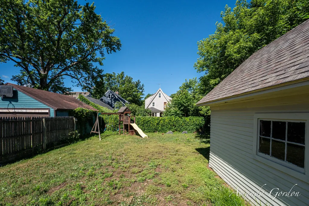 2101 Paris Avenue SE Grand Rapids City MI 49507