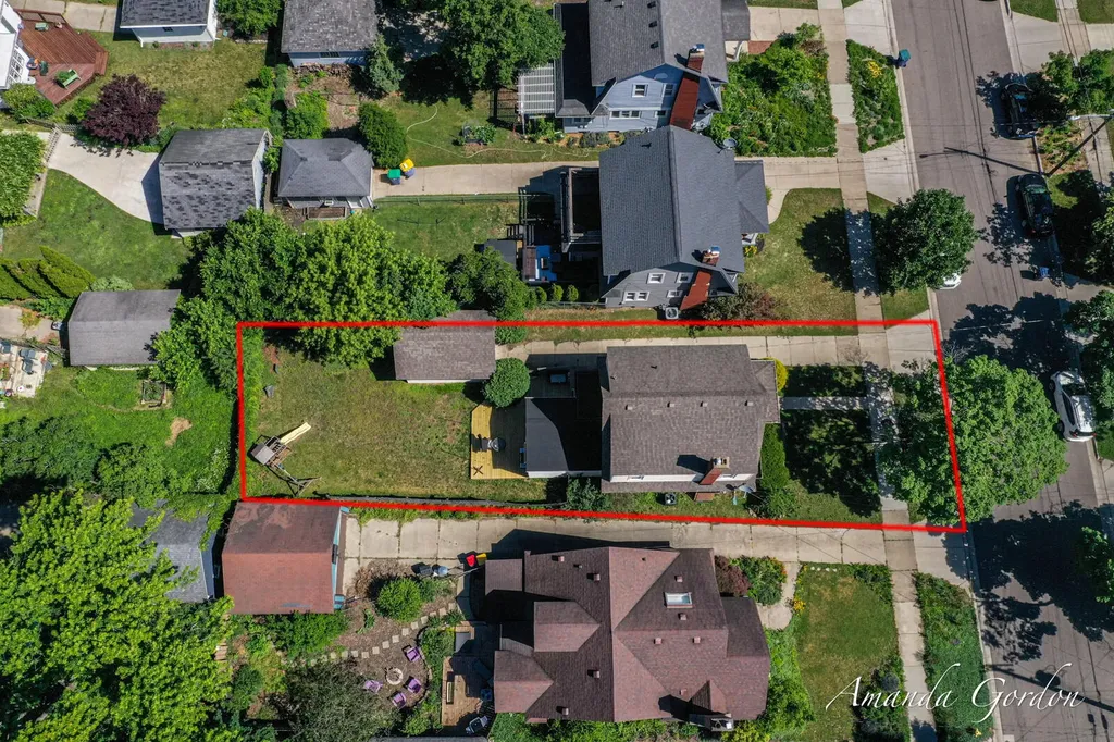 2101 Paris Avenue SE Grand Rapids City MI 49507