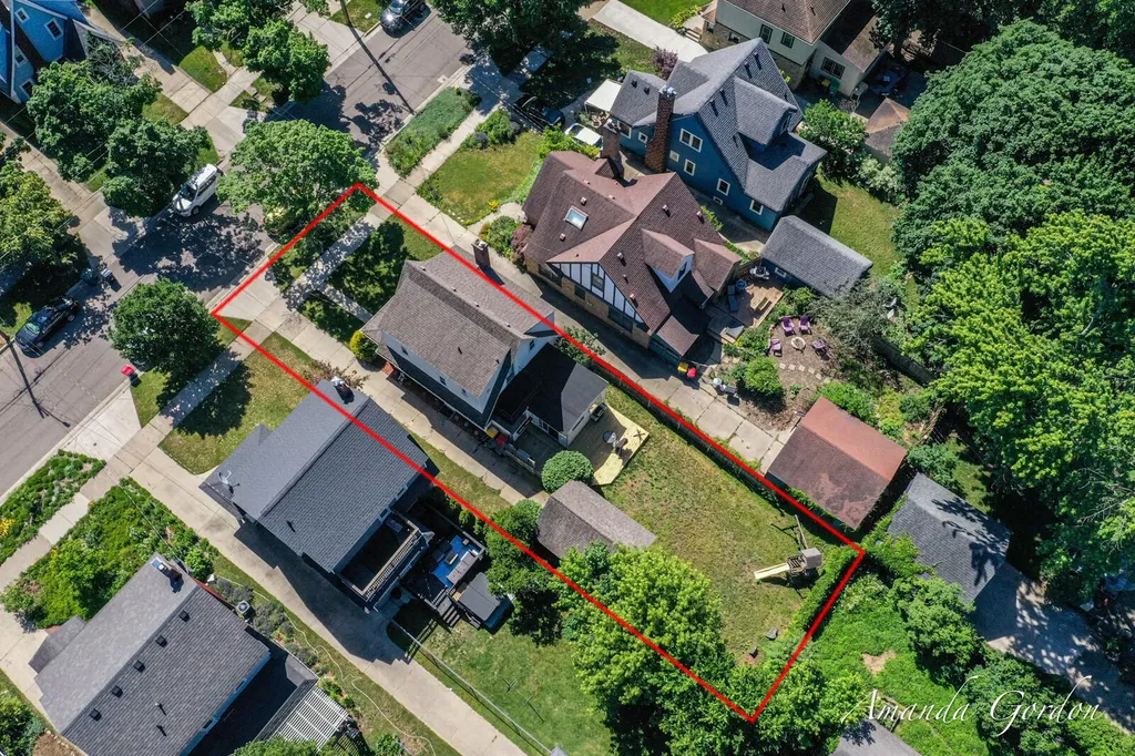 2101 Paris Avenue SE Grand Rapids City MI 49507