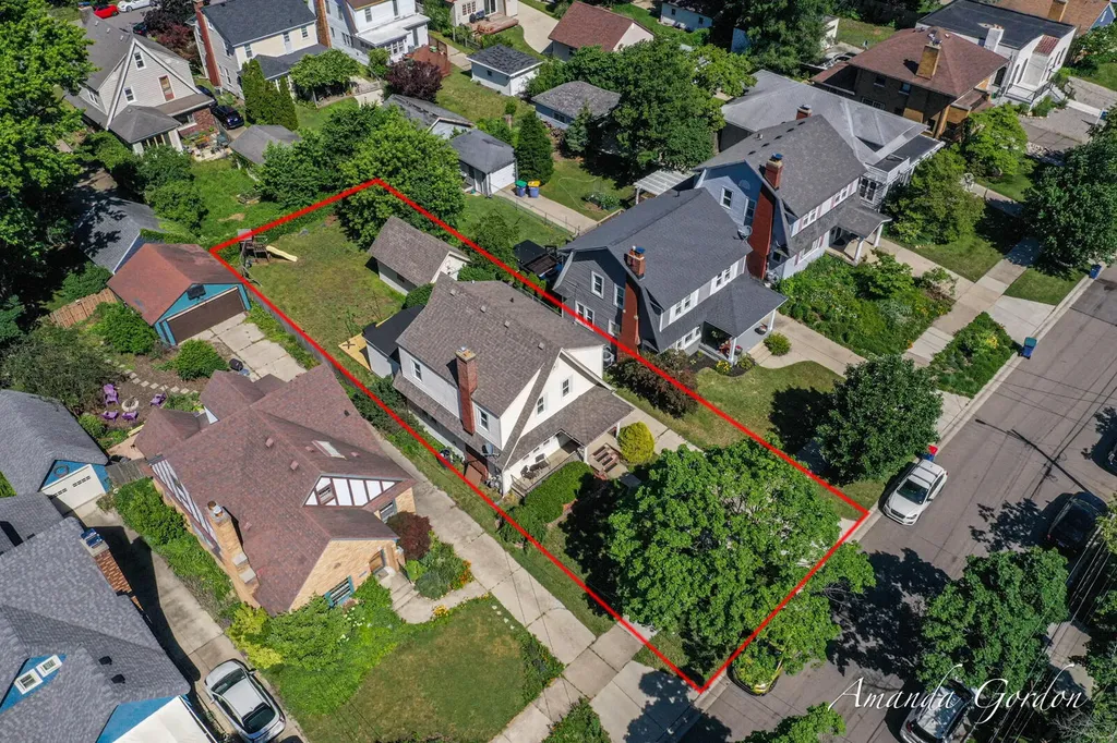 2101 Paris Avenue SE Grand Rapids City MI 49507