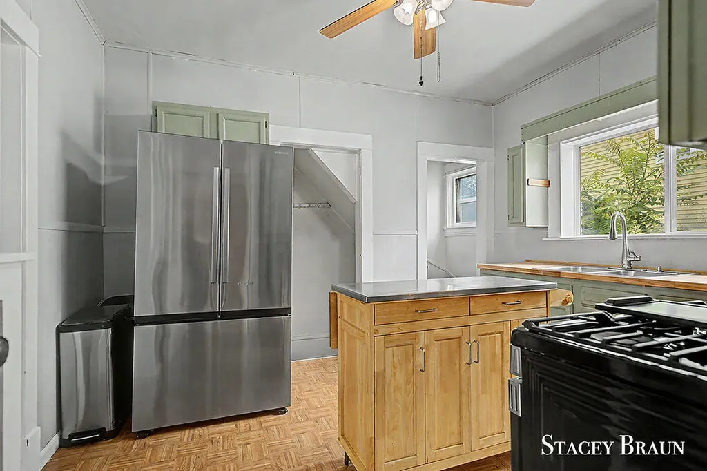 1009 Courtney Street NW Grand Rapids City MI 49504