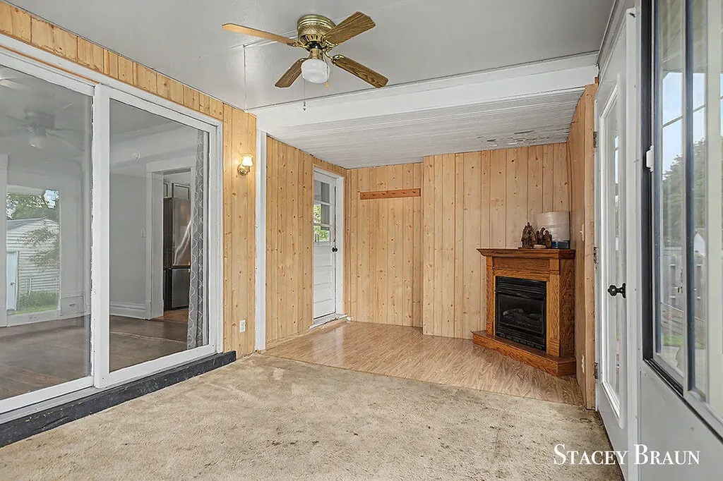 1009 Courtney Street NW Grand Rapids City MI 49504