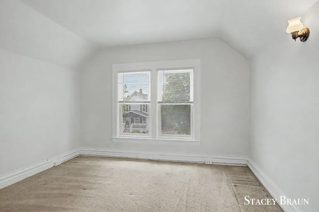 1009 Courtney Street NW Grand Rapids City MI 49504