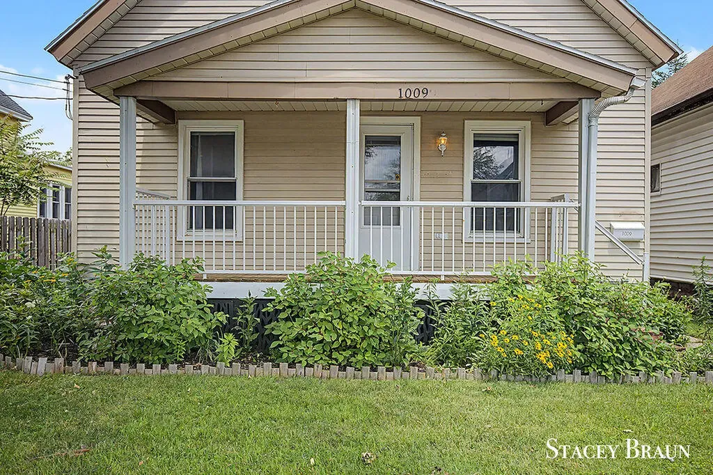 1009 Courtney Street NW Grand Rapids City MI 49504