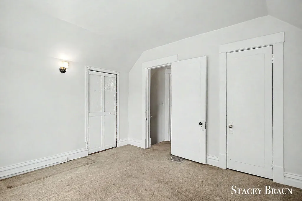 1009 Courtney Street NW Grand Rapids City MI 49504