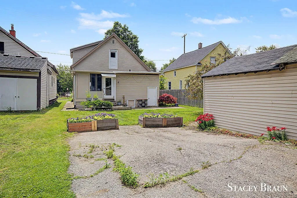 1009 Courtney Street NW Grand Rapids City MI 49504