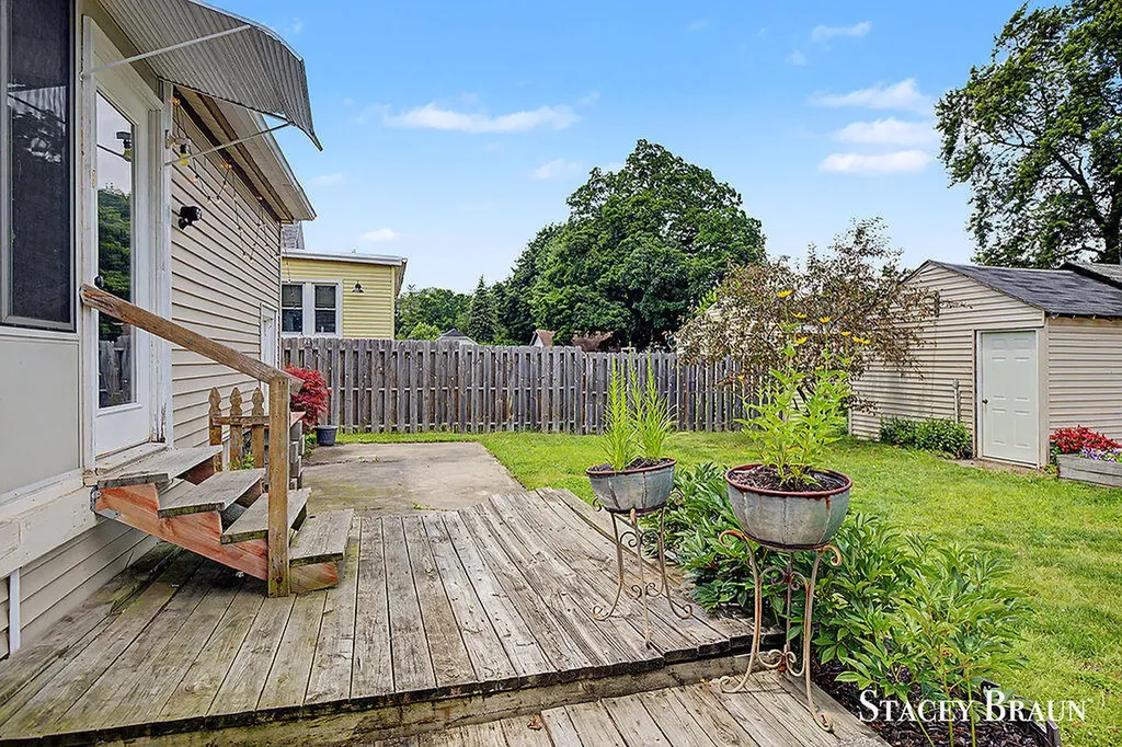 1009 Courtney Street NW Grand Rapids City MI 49504