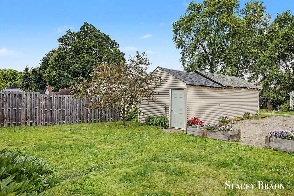 1009 Courtney Street NW Grand Rapids City MI 49504