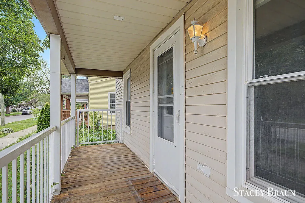 1009 Courtney Street NW Grand Rapids City MI 49504