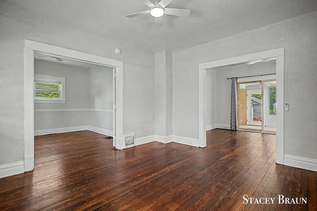 1009 Courtney Street NW Grand Rapids City MI 49504