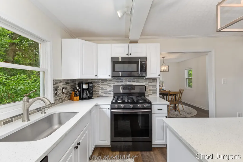 931 4 Mile Road NE Plainfield Charter Township MI 49525