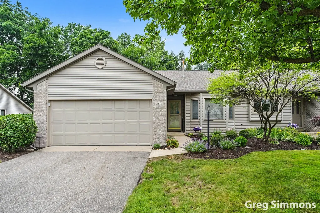 2579 Falcon Pointe Drive NW Walker City MI 49534