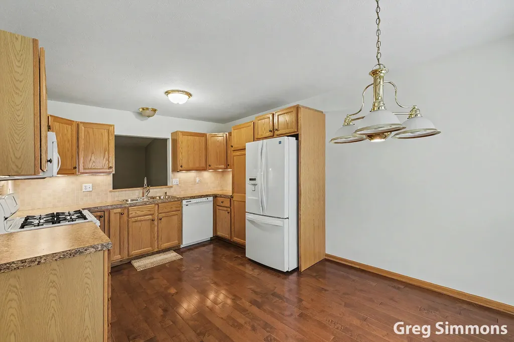 2579 Falcon Pointe Drive NW Walker City MI 49534