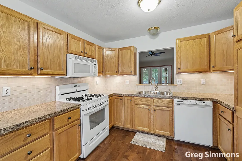 2579 Falcon Pointe Drive NW Walker City MI 49534