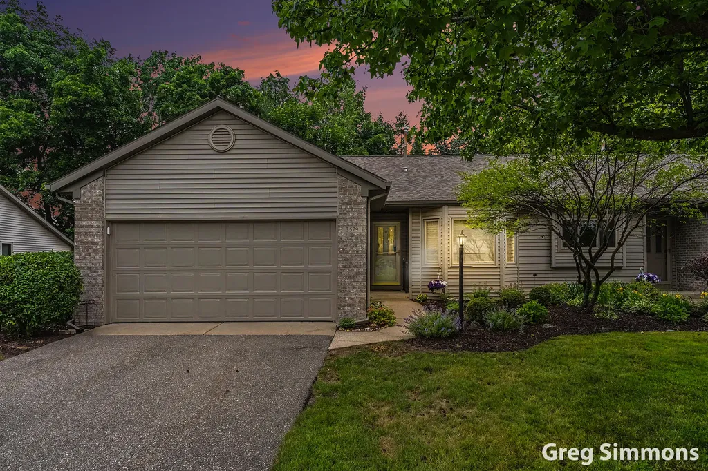 2579 Falcon Pointe Drive NW Walker City MI 49534