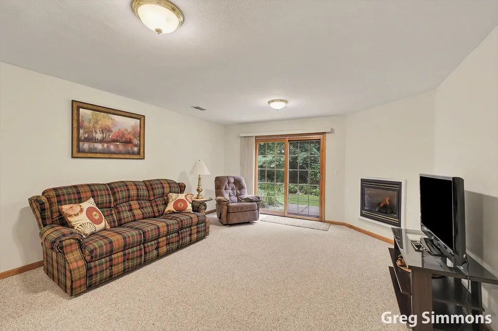 2579 Falcon Pointe Drive NW Walker City MI 49534