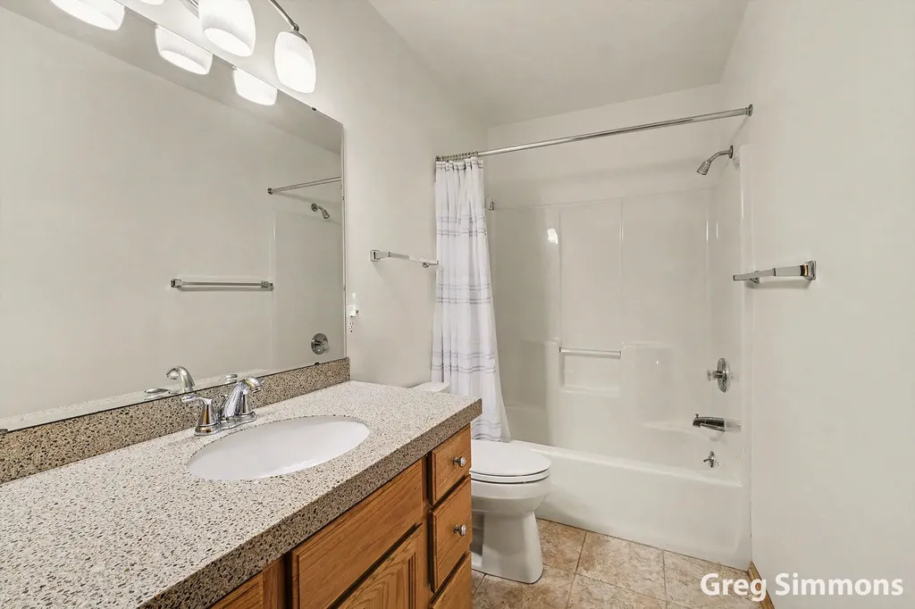 2579 Falcon Pointe Drive NW Walker City MI 49534