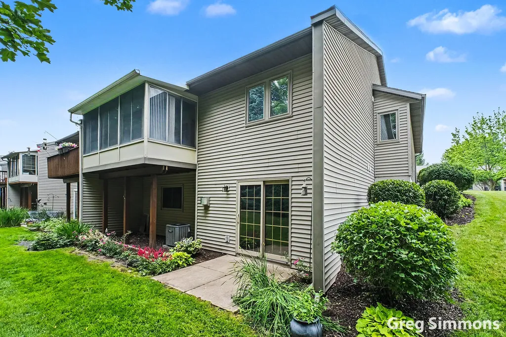 2579 Falcon Pointe Drive NW Walker City MI 49534