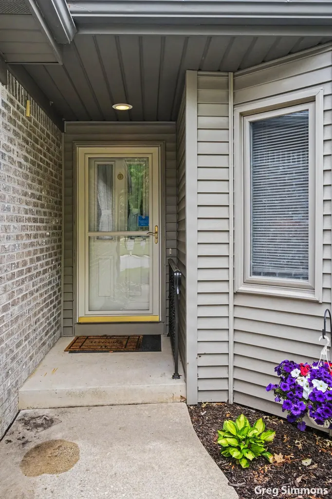 2579 Falcon Pointe Drive NW Walker City MI 49534