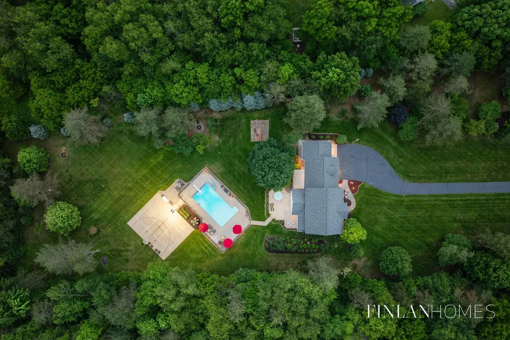 10310 E Rivershore Drive SE Caledonia Township MI 49302