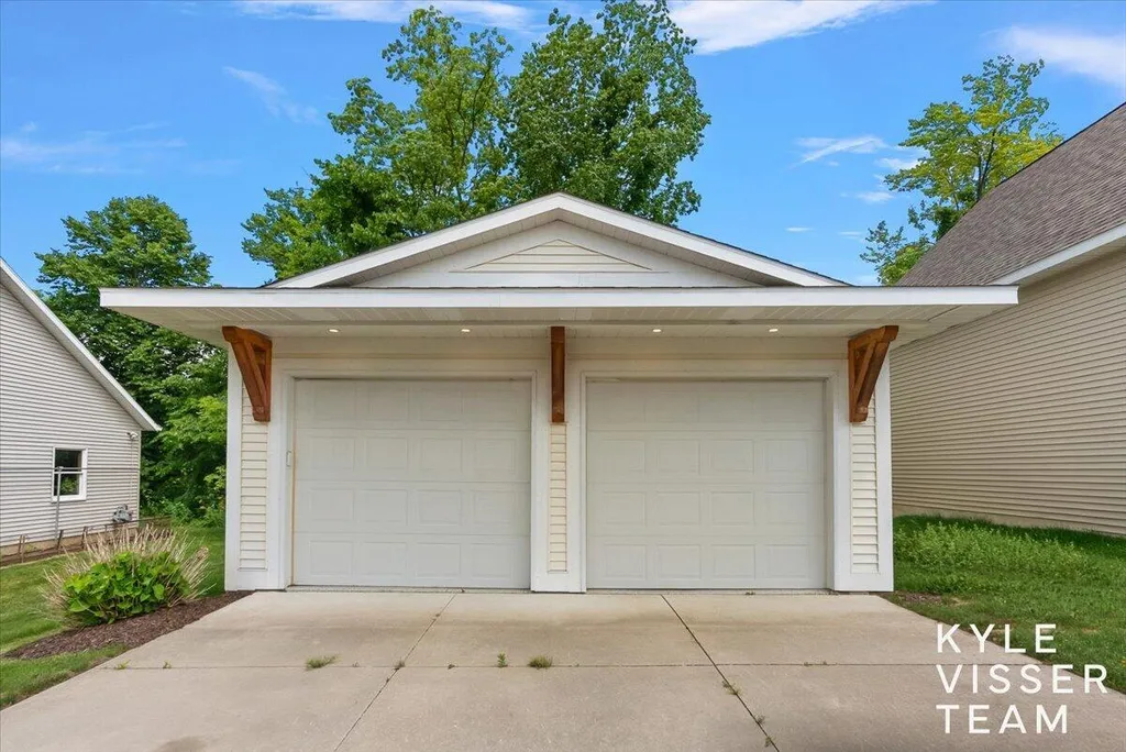 7007 Goldenrod Avenue NE Cannon Township MI 49341